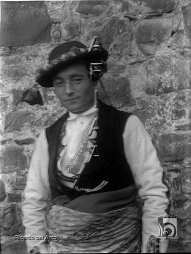 Fiesta del traje. Hombre de frente. Ricardo del Arco y Garay. Ansó