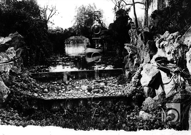 "Detalle de los jardines del parque". Ricardo Compairé Escartín. Barcelona