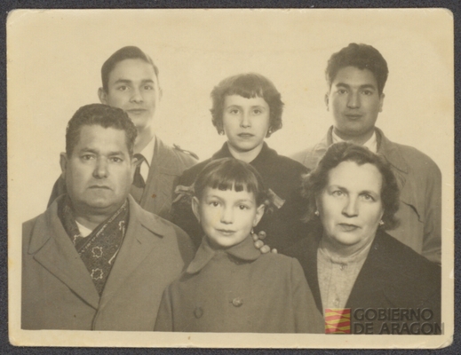 Retrato de la familia Conte Cazcarro