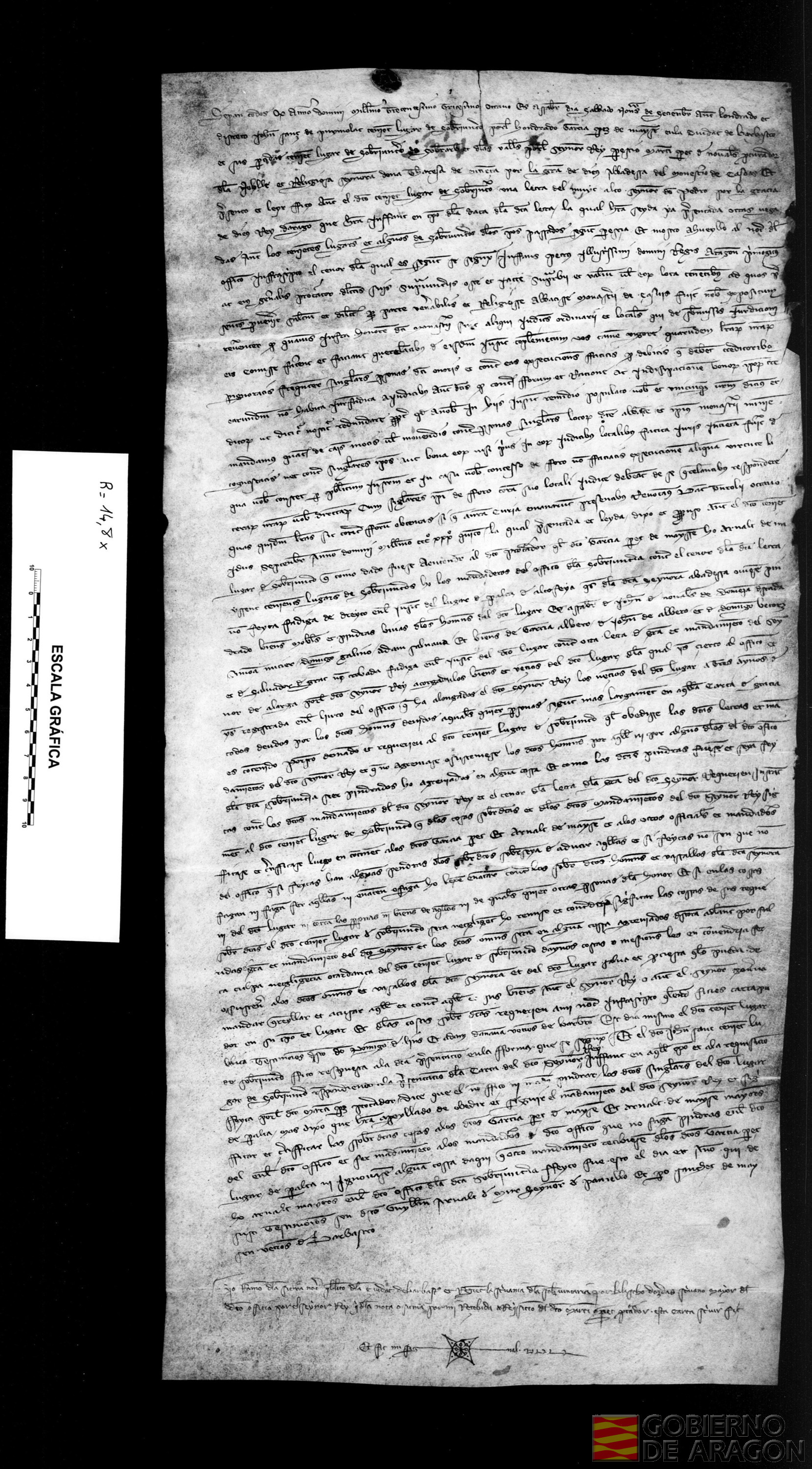 Martín Pérez de Novales, procurador de Teresa Gombaldo de Entenza, abadesa de Casbas, comparece ante Juan Sánchez de Puimolar, lugarteniente del sobrejuntero de Sobrarbe, para presentarle una carta del infante Pedro de 1335 en que ordena que se respete la jurisdicción de los jueces locales de los pueblos del monasterio, y no se hagan embargos indebidos. Además, Martín Pérez explica los embargos indebidos que se habían producido en Peralta de Alcofea. Juan Sánchez de Puimolar responde que él no mandó hacer los embargos, y que hará como manda el rey y que escribirá a los oficiales para que no hagan ese tipo de embargos