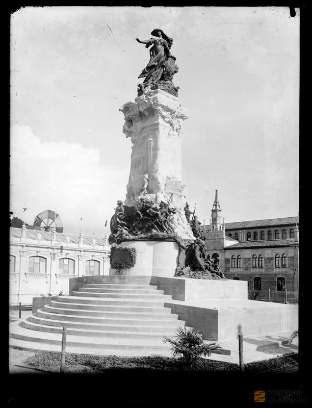 Monumento a Los Sitios en la Plaza de Castelar (hoy de Los Sitios). Ignacio Coyne
