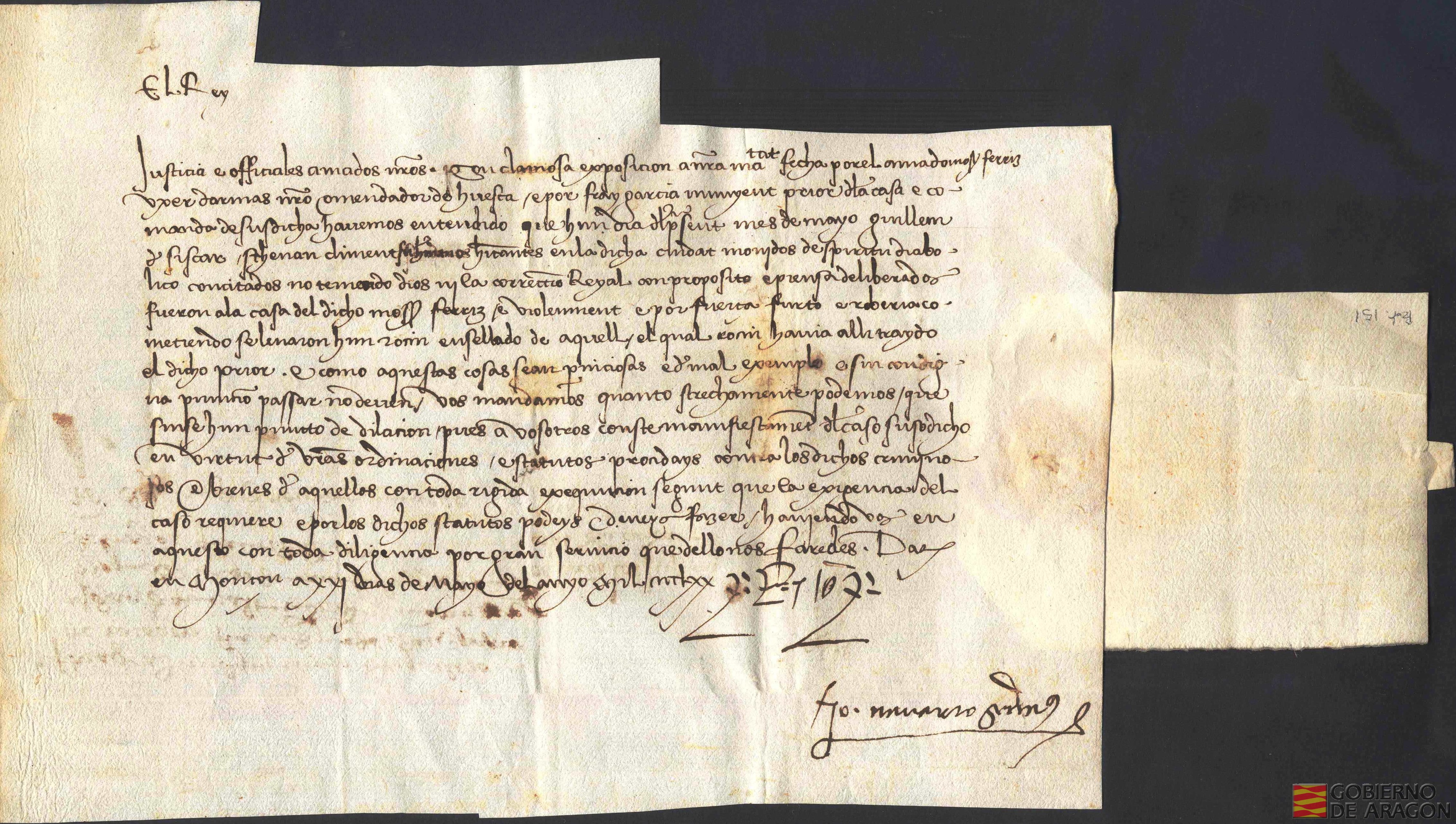Juan II, rey de Aragón, manda al Justicia y oficiales de la ciudad de Huesca que procedan según sus ordinaciones y estatutos contra Guillén de Siscar y Esteban Climent que robaron un rocín ensillado a mosén Ferriz, comendador de Huesca.