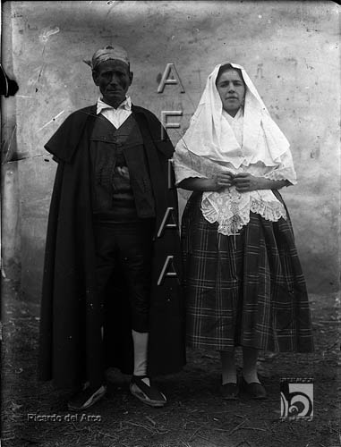 Fiesta del traje. Pareja de fragatinos. Ricardo del Arco y Garay. Fraga