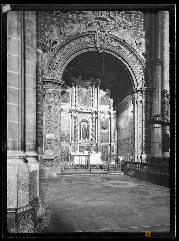 Catedral de San Salvador (la Seo). Capilla de Santa María la Blanca (Virgen Blanca). Retablo barroco de Jusepe Martínez, Juan Orcoya y Pedro Urzainqui. Portada plateresca de Francisco Casas y Juan Monferriz