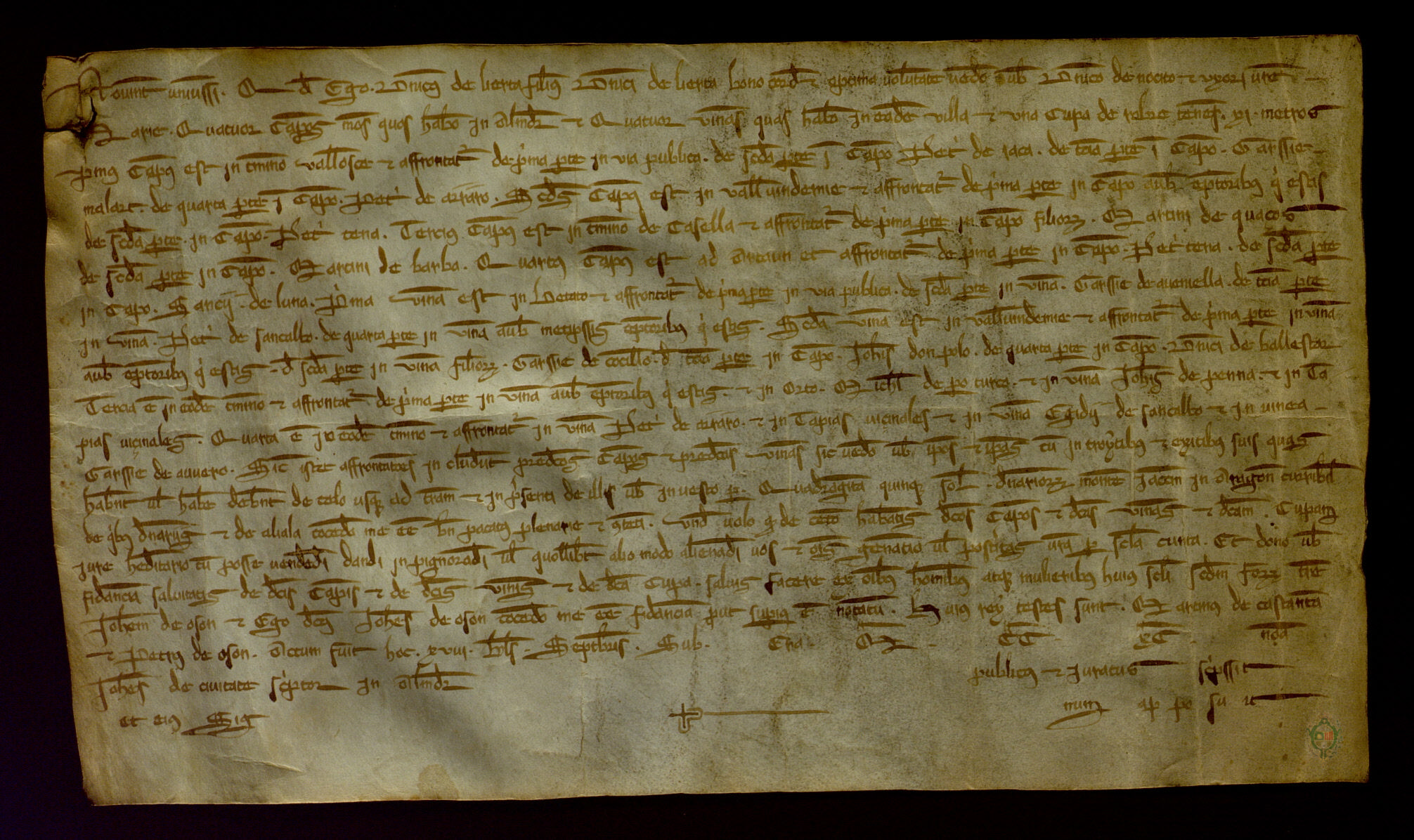 Domingo de Lierta vende a Domingo de Nocito y su esposa María, todos vecinos de Almudévar, cuatro campos, cuatro viñas y una cuba de roble de 11 nietros, por 450 sueldos jaqueses.