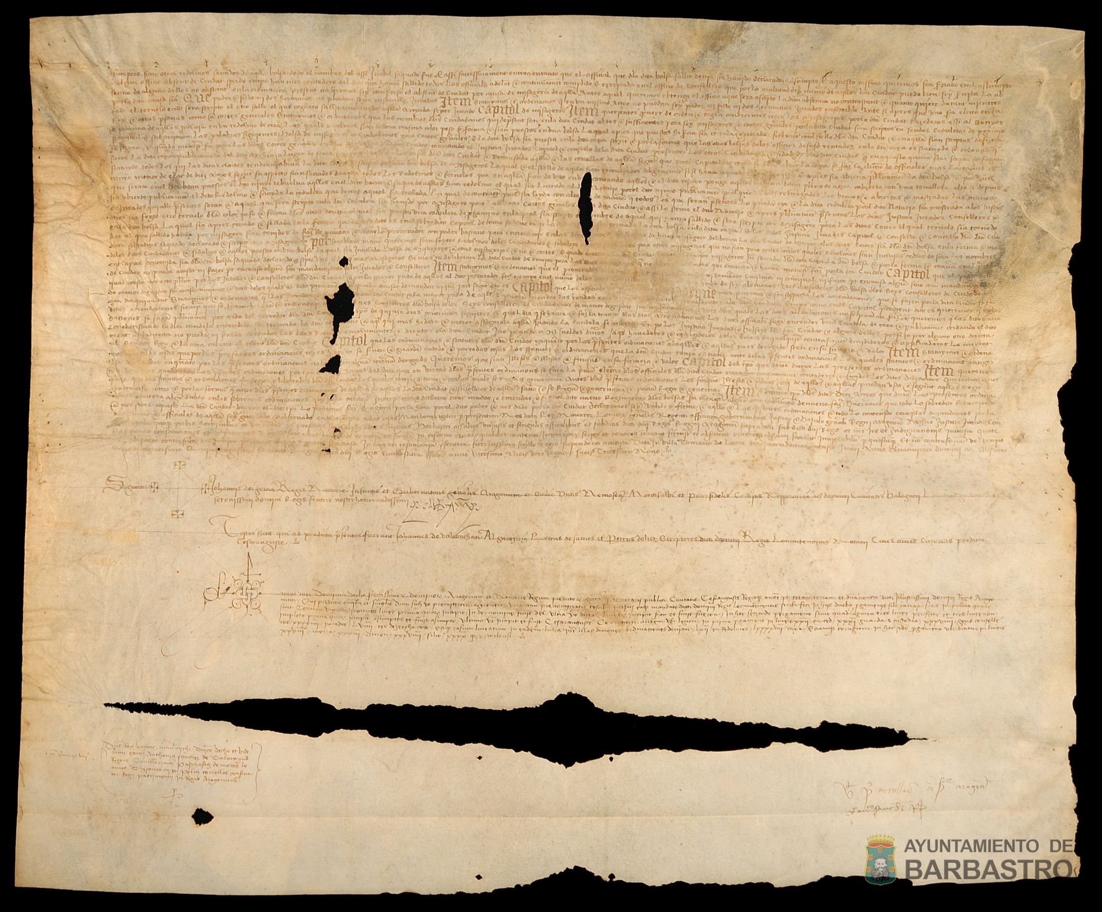 Privilegio de Juan, rey de Navarra, Gobernador General de Aragon, que dispone ordinaciones para la insaculacion y designacion de los cargos del Concejo y gobierno de la ciudad de Barbastro.