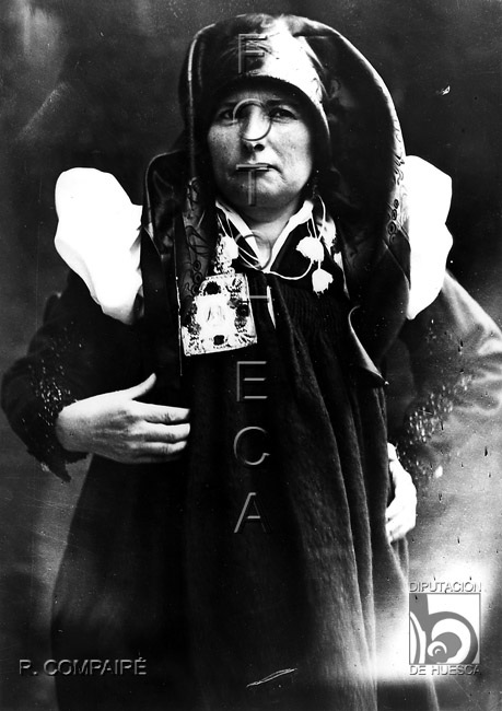 "En traje de novios". Ricardo Compairé Escartín. Ansó