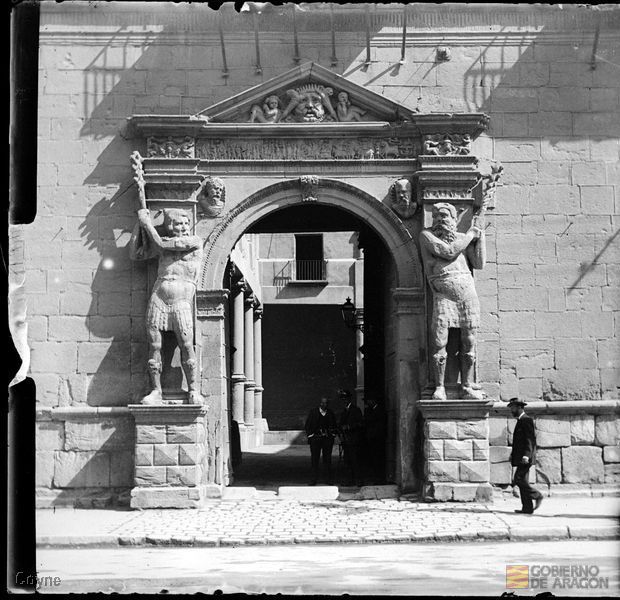 Casa palacio de los Luna (actual audiencia), portada