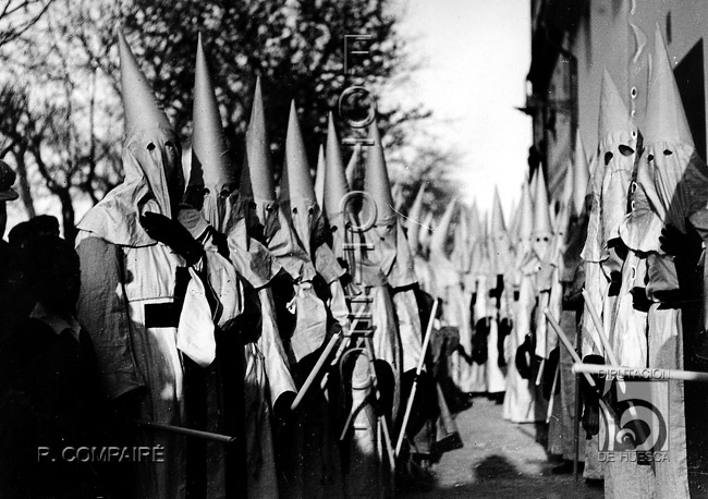 "Semana Santa. Procesión de Jueves Santo". Cofradía (1). Ricardo Compairé Escartín. Huesca