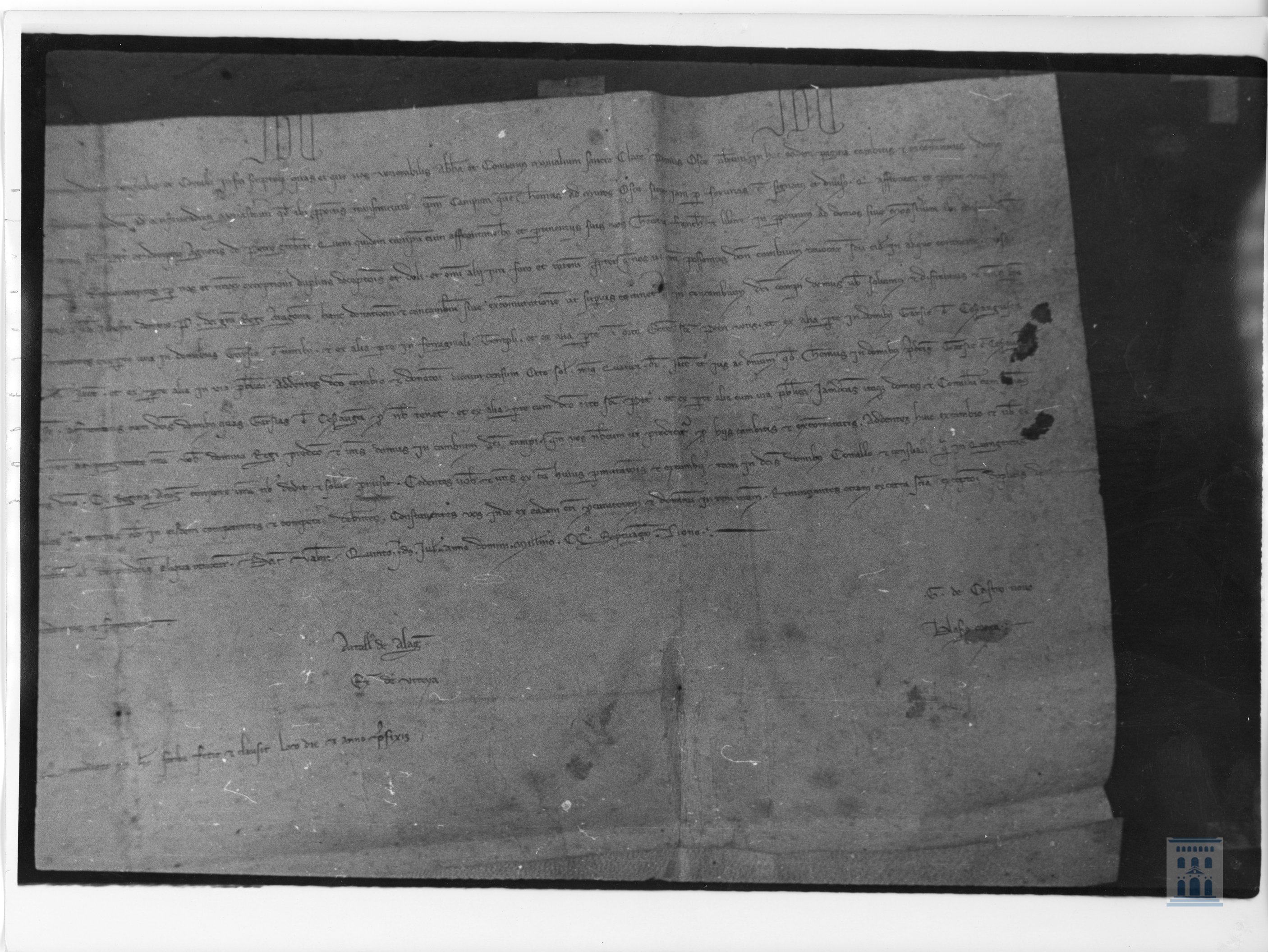 Pedro III, rey de Aragón, cambia unos campos a las monjas de Santa Clara, en Huesca, para reedificar su monasterio, por unas casas y un corral sitos en la misma ciudad.