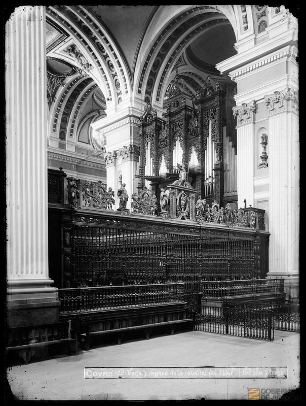 Verja de la sillería del coro y órgano de la basílica de Nuestra Señoradel Pilar