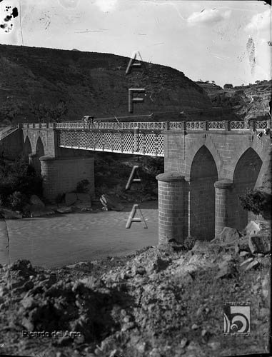 Puente de acceso al pueblo. Ricardo del Arco y Garay. Murillo de Gállego (Zaragoza)
