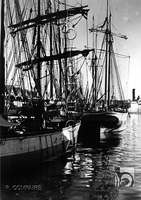 "Barcos en el puerto". Ricardo Compairé Escartín. Barcelona