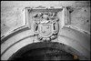 Zaragoza. Piedra armera sobre una puerta. Escudo de los Ximenez de Larués. José Galiay Sarañana
