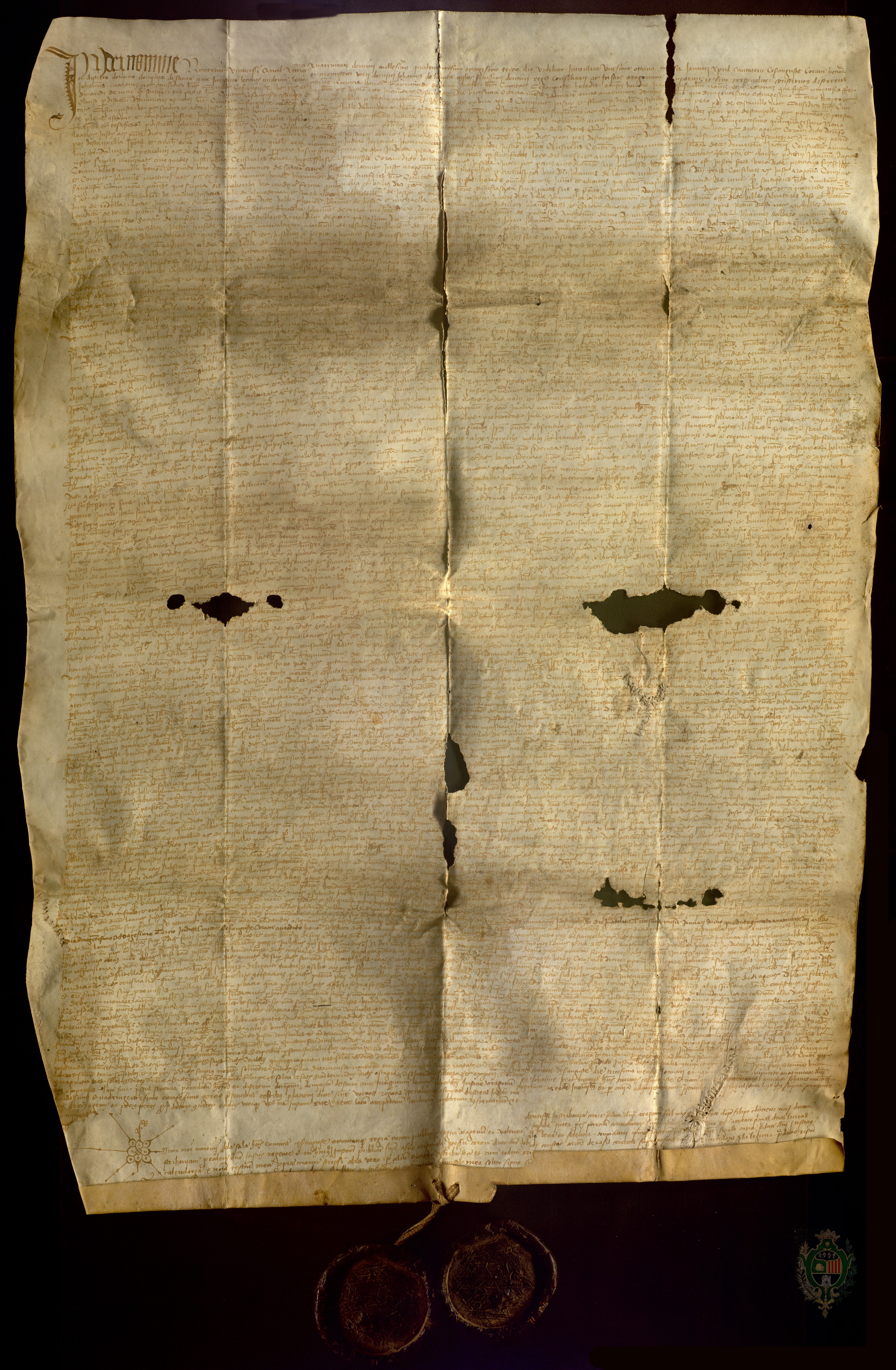Proceso ante Domingo de Santa Cruz, lugarteniente del Justicia de Aragón, iniciado por Ramón de Mur, escudero de Zaragoza, heredero de los bienes de Fernando de Mur, contra el concejo de Almudévar, para confirmar un censal de 153 sueldos y 10 dineros jaqueses de renta anual y 1.000 sueldos de propiedad que la villa había vendido al padre del denunciante, que acaba con una sentencia favorable al mismo