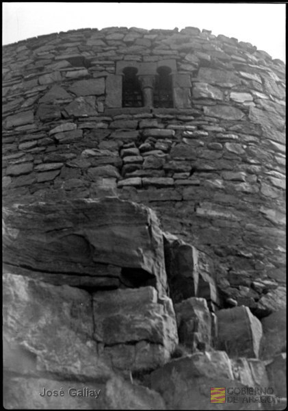 Alcalá de Moncayo (Zaragoza). Torre de castillo. Ventana geminada. José Galiay Sarañana