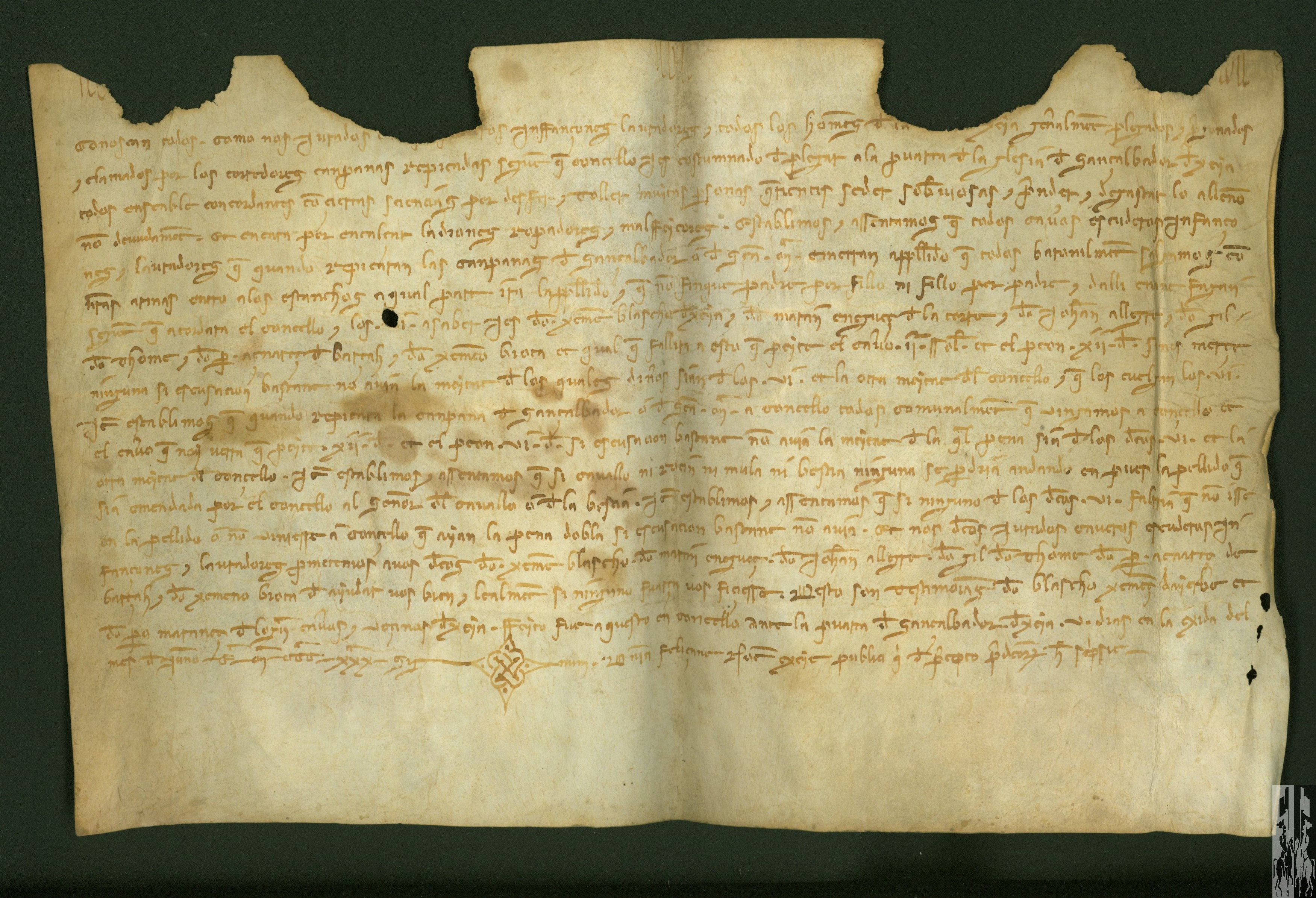 El concejo de Ejea, reunido en la puerta de la iglesia de San Salvador, aprueba un reglamento para que todos los vecinos acudan armados a la milicia o al concejo de acuerdo con el toque de campanas de la iglesia.