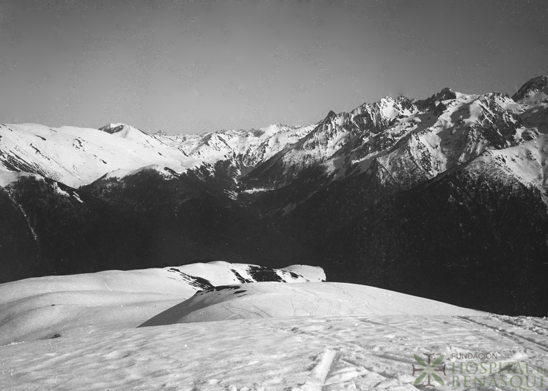 Paisaje nevado de los Pirineos.