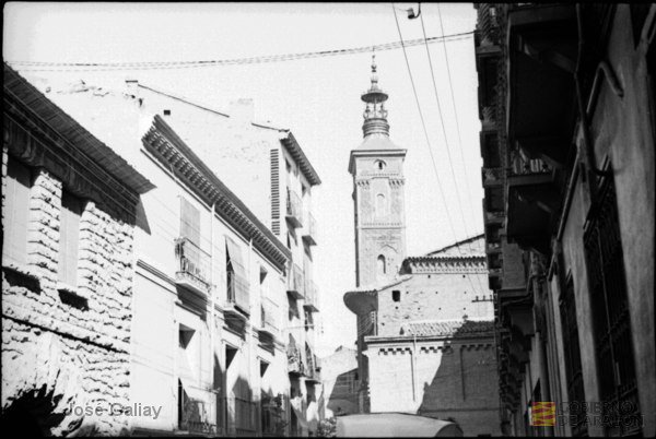 Zaragoza. Iglesia de San Miguel de los Navarros. Torre mudéjar. Casas. José Galiay Sarañana