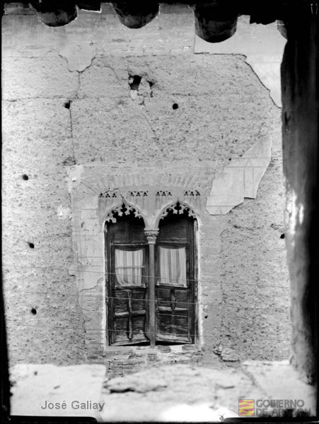 Daroca (Zaragoza). Ventana de la "Casa del Diablo". Calle de la Grajera. José Galiay Sarañana