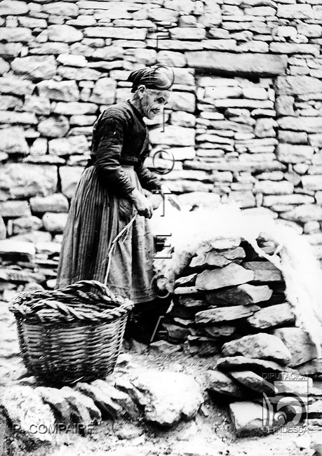 "Mujer secando la lana". Ricardo Compairé Escartín