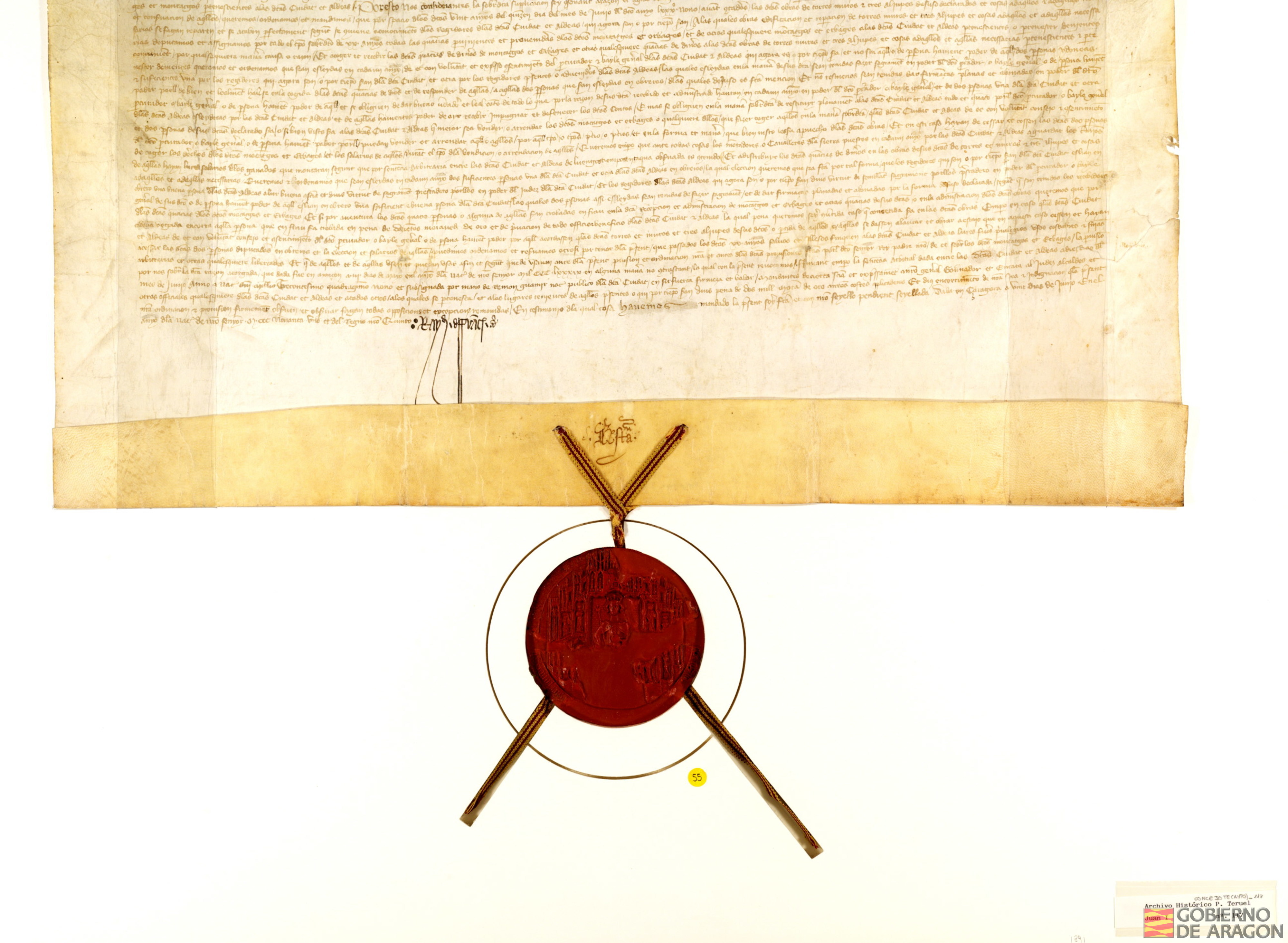 Privilegio de Juan I por el que concede prórroga para las obras de aljibes y muros en Teruel por tiempo de 20 años