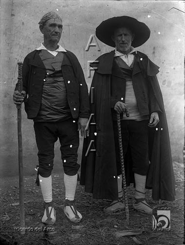 Fiesta del traje. Dos tipos fragatinos. Ricardo del Arco y Garay. Fraga. Bajo Cinca
