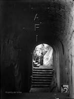 Castillo de Loarre. Escaleras en pasadizo abovedado. Ricardo del Arco y Garay. Loarre