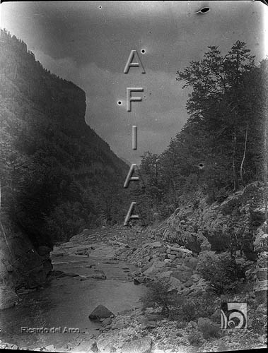 Cauce de un río. Ricardo del Arco y Garay
