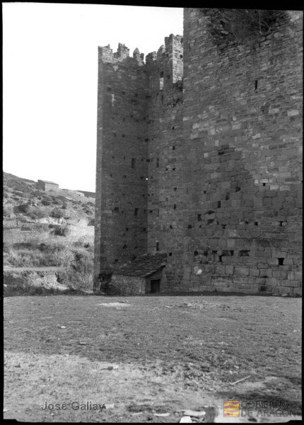Ruesta (Zaragoza). Castillo de Ruesta. Torres. Paisaje. José Galiay Sarañana