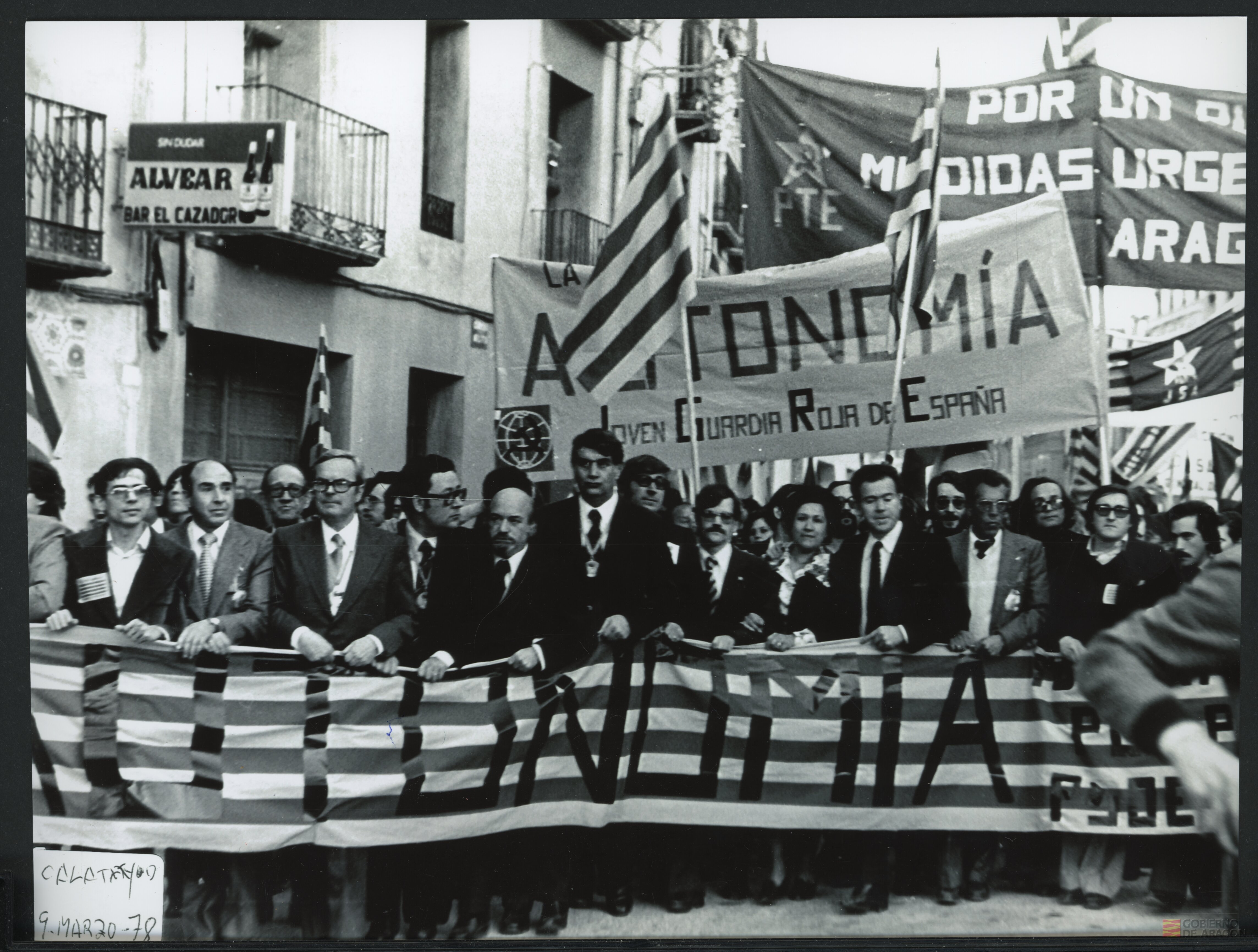 Políticos de todos los partidos aragoneses en la manifestación por la autonomía en Calatayud