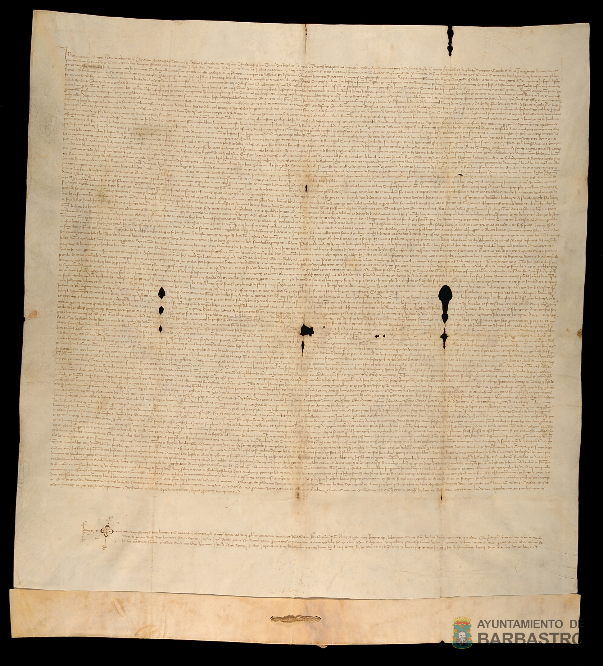 Sentencia del lugarteniente del Justicia de Aragon Carlos de Luna a favor de Antonio de Santangel, ciudadano de Barbastro hijo de Pedro de Santangel, sobre el cobro del censo de 400 sueldos de pension anual por 8000 de propiedad, cargado sobre el Concejo de Barbº, que le transfirieron Lorenzo Bernat y Martina Perez de Aux, conyuges herederos de Raimundo Bernat, a quien se lo habia vendido Luis de Santangel, hijo de Pedro de Santangel