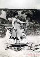 Mujeres trillando en Asún