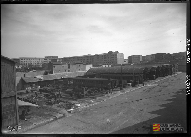 Cobertizos de la antigua fábrica en Estación del Norte, vista desde el huerto