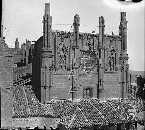 La catedral. Parte superior de la fachada con rosetón. Ildefonso San Agustín. Huesca