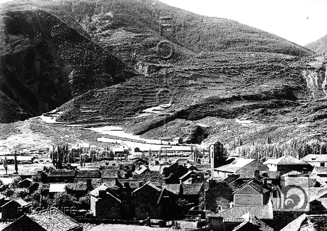 "Pueblo hacia el Oeste". Ricardo Compairé Escartín. Villanúa