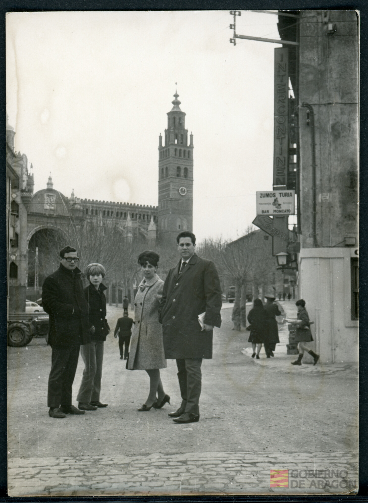 Ángel Conte Cazcarro en Tarazona junto con su hermana María Jesús Conte, M.ª Carmen García y Antonio Altaba.