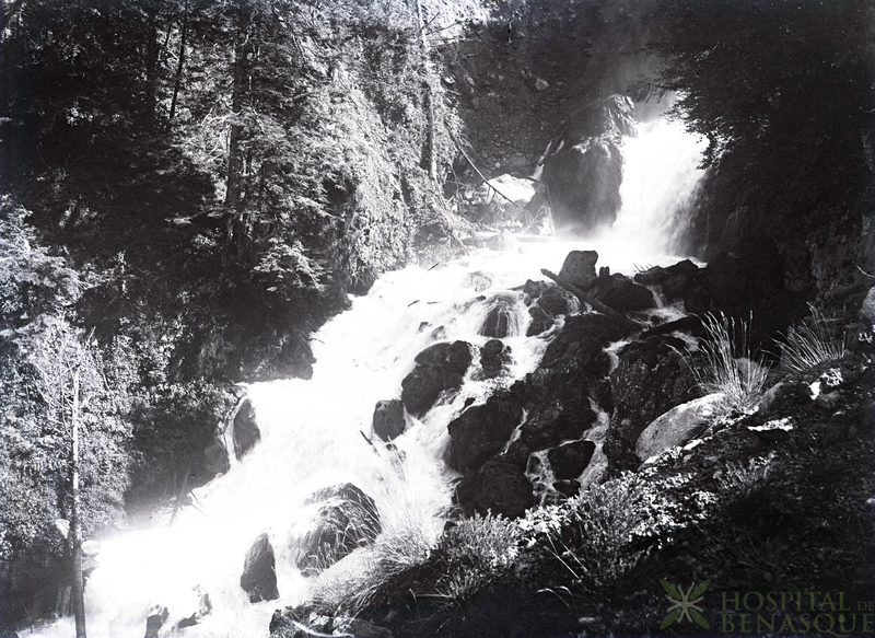 Cascada de los Pirineos.