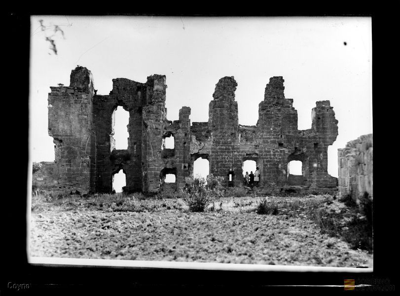 Montearagón. Ruinas del Monasterio. Grupo de mujeres