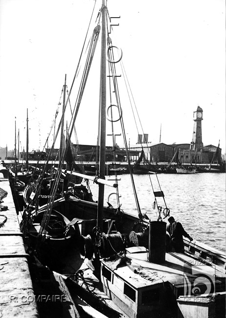 "Barcas en el puerto". Ricardo Compairé Escartín. Barcelona