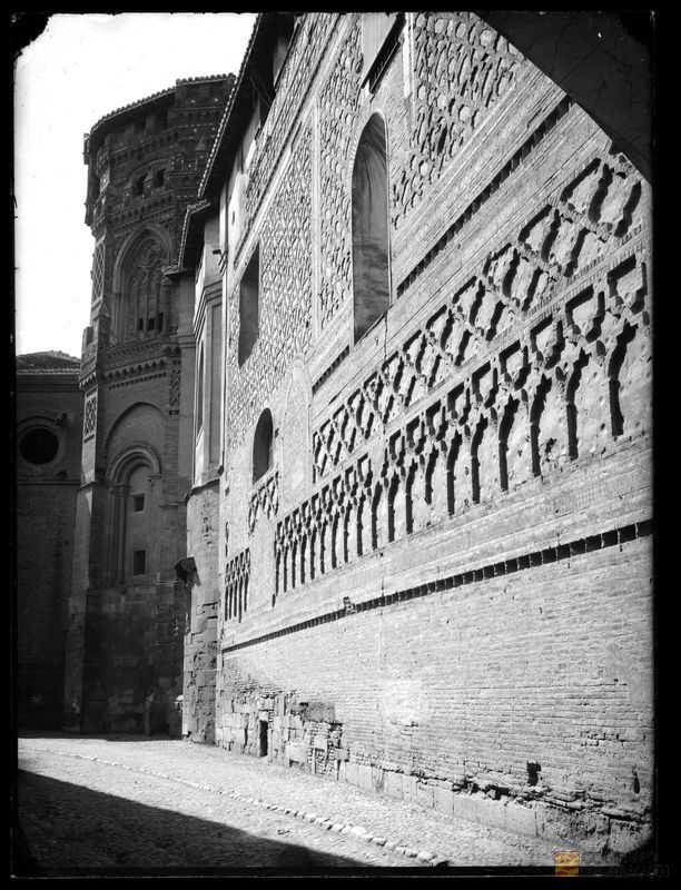 Catedral de San Salvador (la Seo). Muro mudéjar de la capilla de San Miguel (parroquieta).