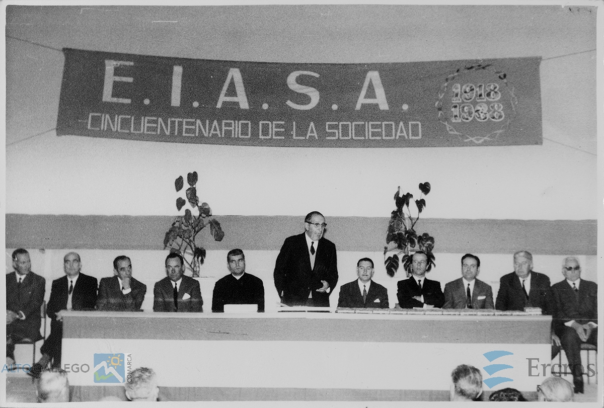 Presidencia del acto principal de las celebraciones del 50º aniversario de Energía e Industrias Aragonesas, S.A. en el cine Escalar de Sabiñánigo