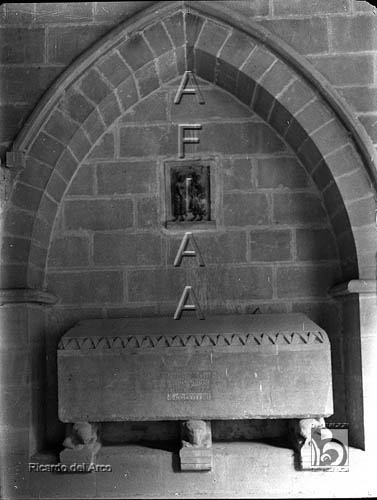 Monasterio de San Pedro el Viejo. Arcosolio con sepulcro y relieve de Adán y Eva. Ricardo del Arco y Garay. Huesca. Hoya de Huesca