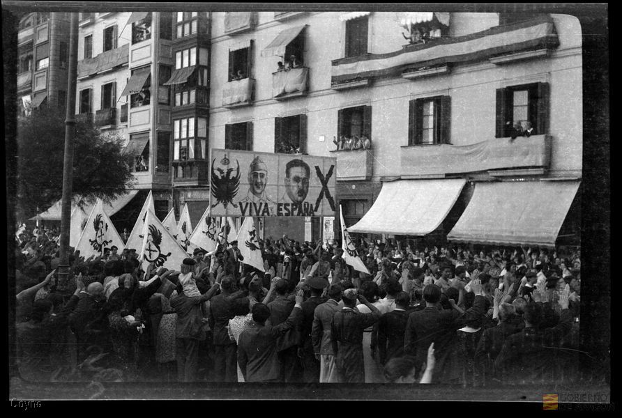 Desfile de requetés en el Coso. Manuel Coyne Buil. Zaragoza