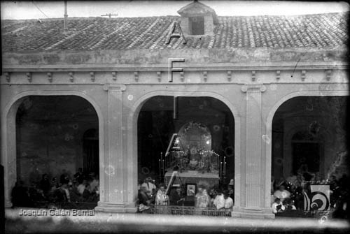 Acto religioso en la galería de la Diputación. Joaquín Galán Bernal. Huesca