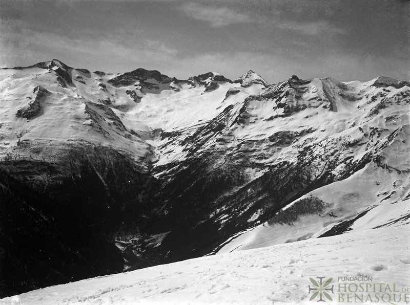 Paisaje nevado de los Pirineos