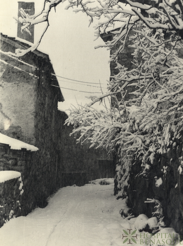 Calle de Cerler durante una intensa nevada