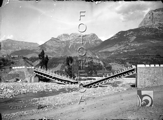 "Destrozos de la guerra. Puente". Escalona
