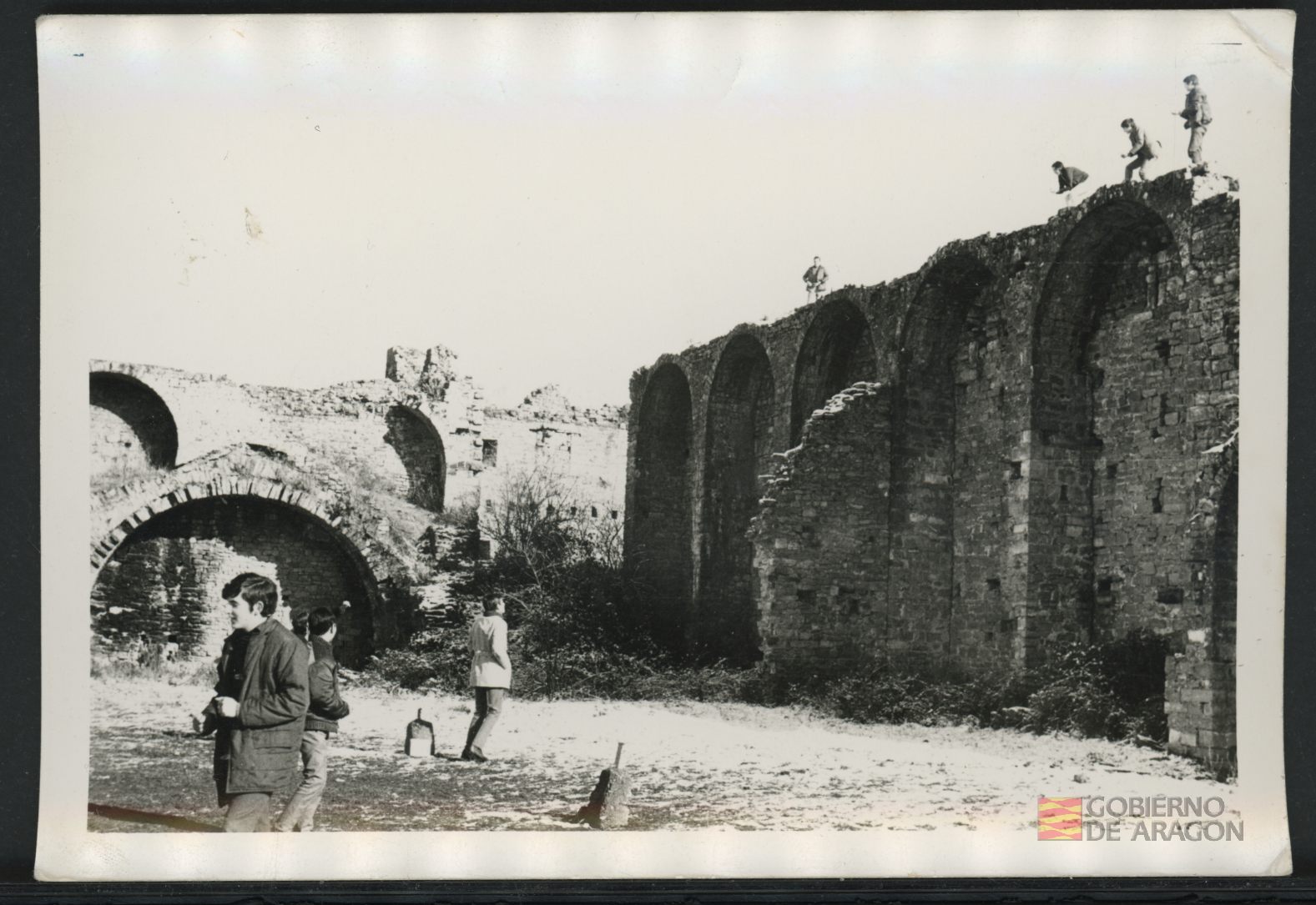 Alumnos en el Castillo-Fortaleza de Aínsa