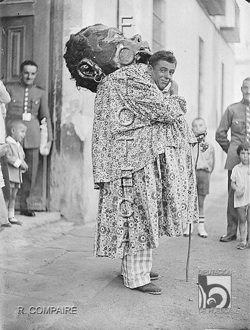 "Un cabezudo sudando tinta negra". Ricardo Compairé Escartín. Huesca